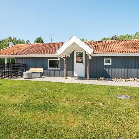 8 Person Holiday Home In Hejls エクステリア 写真