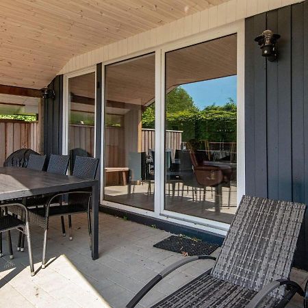 8 Person Holiday Home In Hejls エクステリア 写真