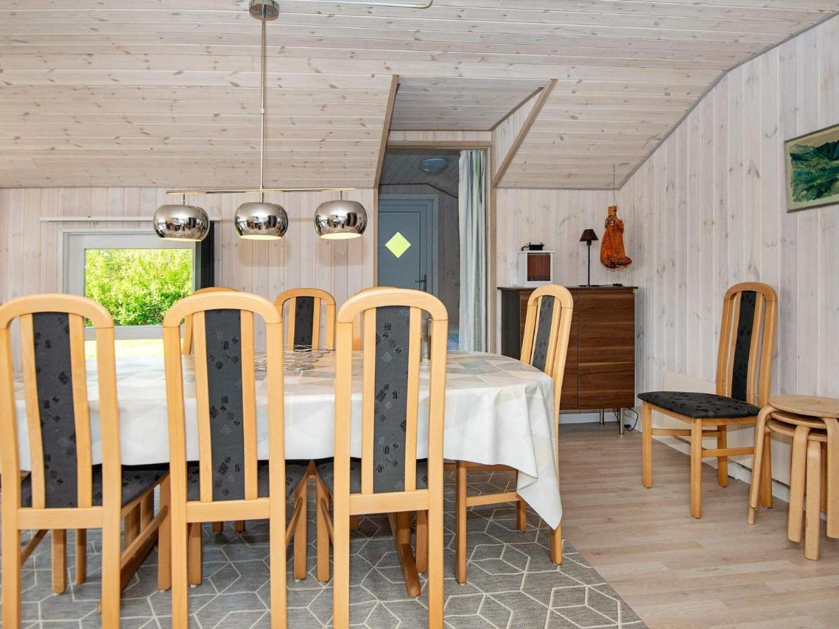 8 Person Holiday Home In Hejls エクステリア 写真
