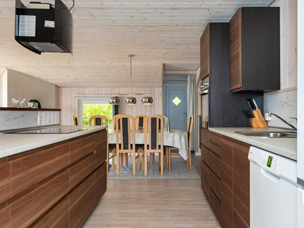 8 Person Holiday Home In Hejls エクステリア 写真