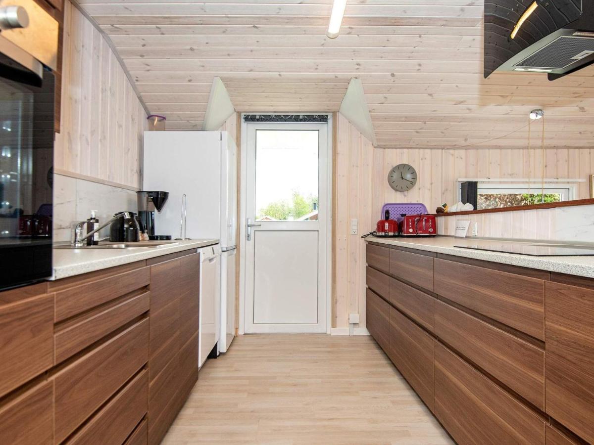 8 Person Holiday Home In Hejls エクステリア 写真