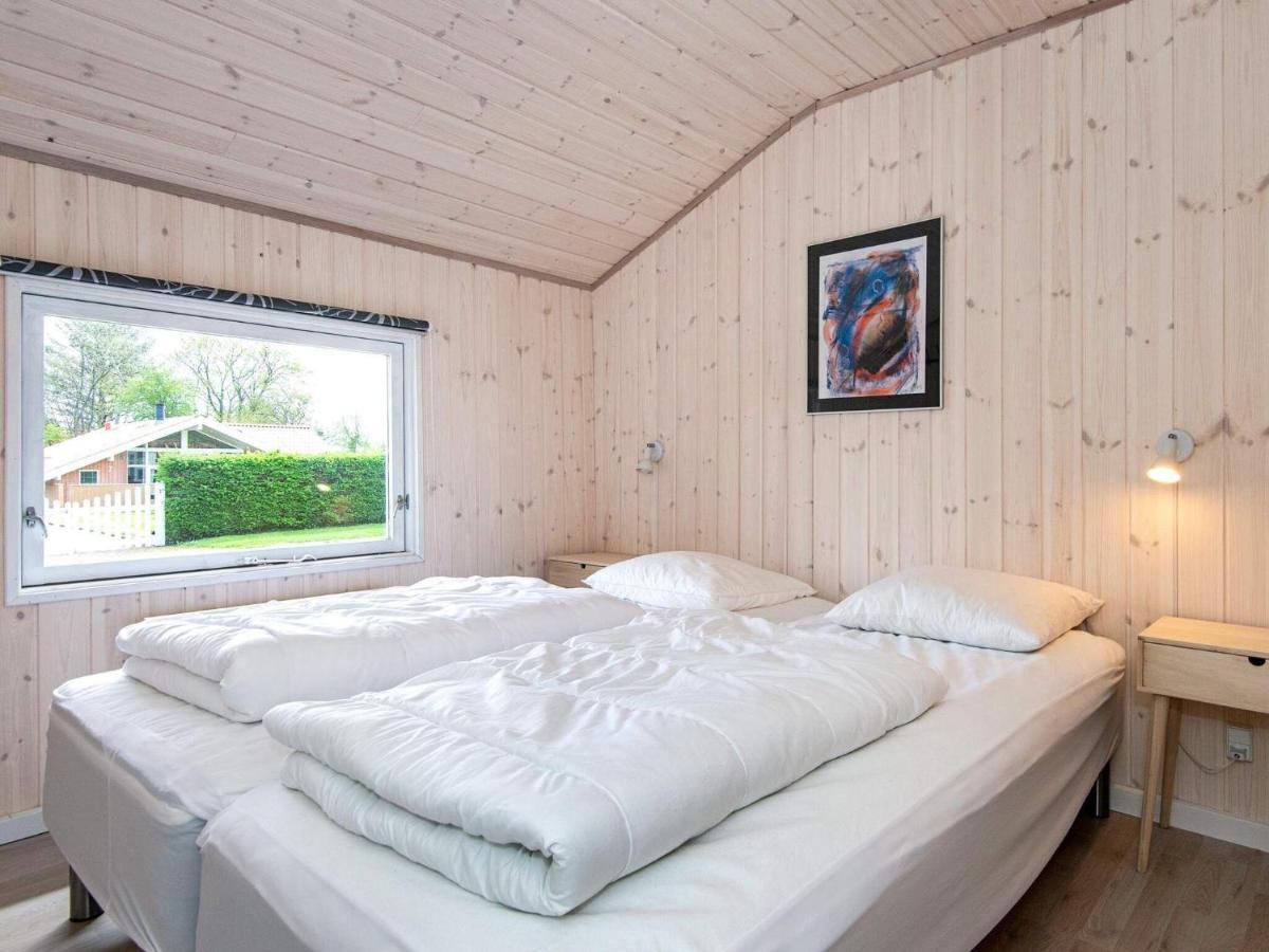 8 Person Holiday Home In Hejls エクステリア 写真