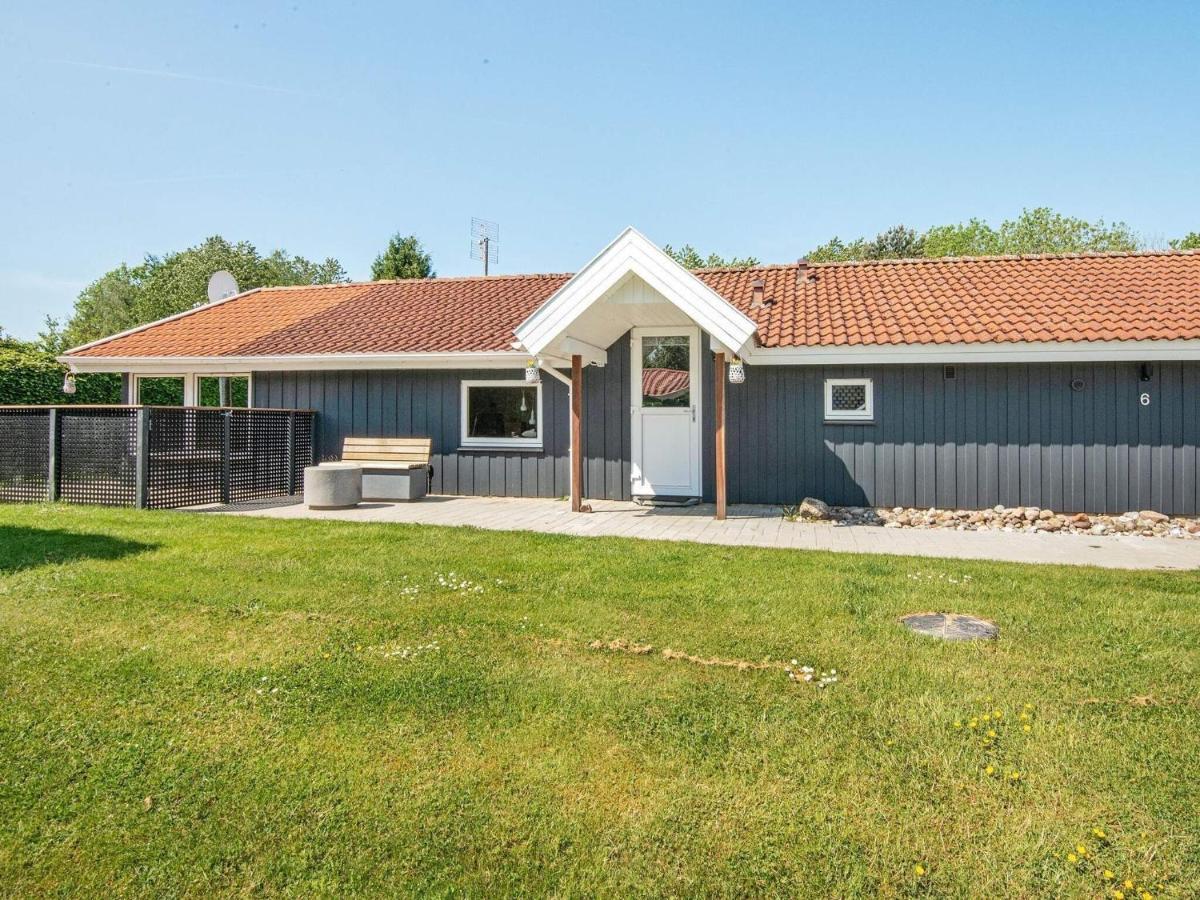 8 Person Holiday Home In Hejls エクステリア 写真