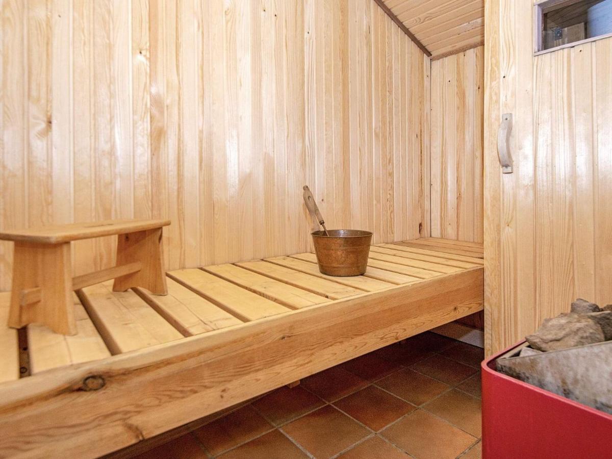 8 Person Holiday Home In Hejls エクステリア 写真